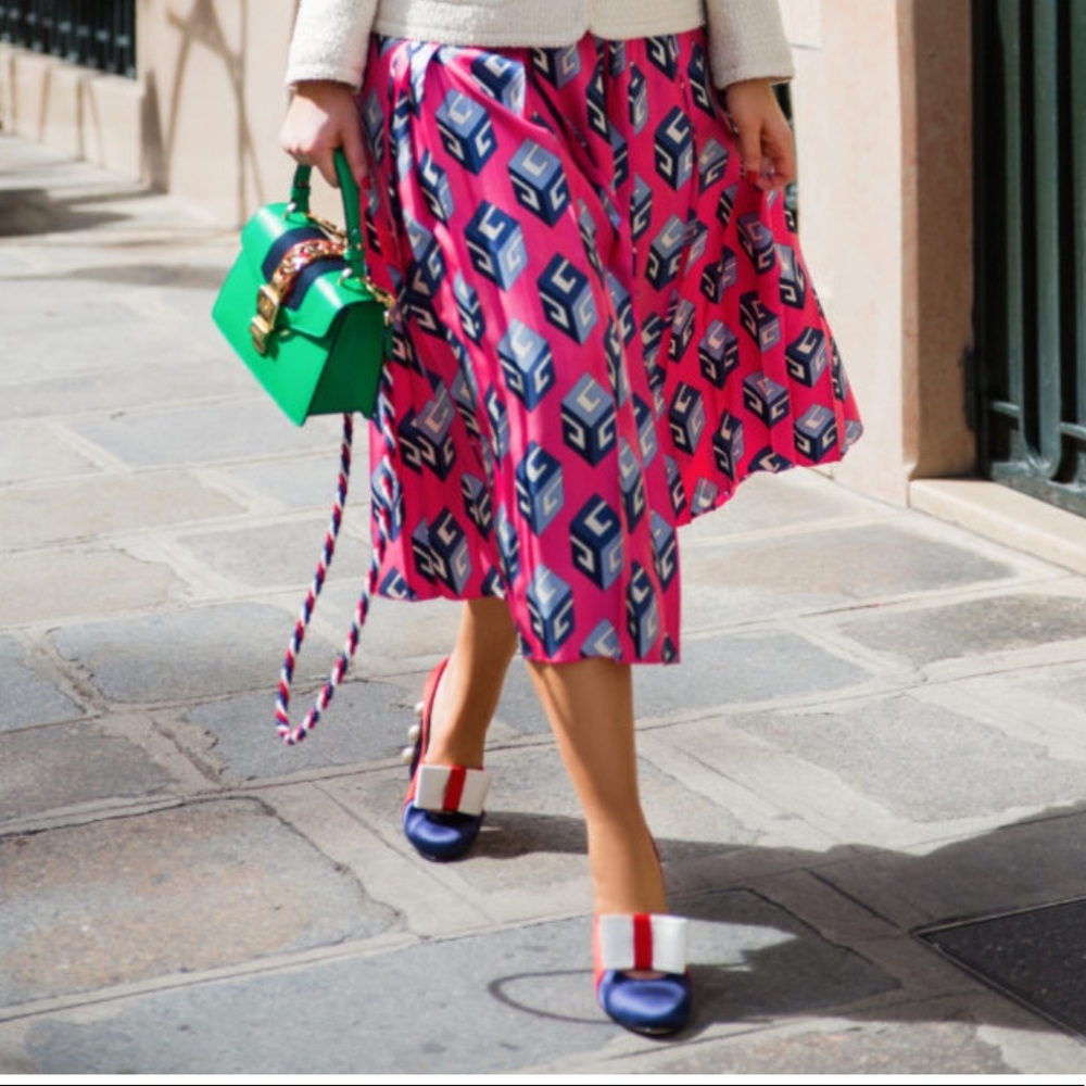 GUCCI 100% Silk Pink Wallpaper GG Cube Print Pleated Skirt NEW Size 38